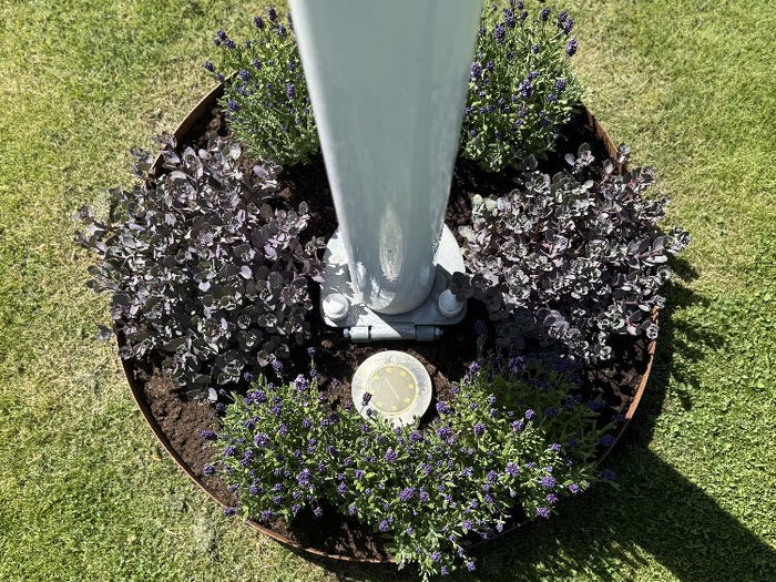 Offene runde Beeteinfassung aus Cortenstahl mit verstellbarem Durchmesser