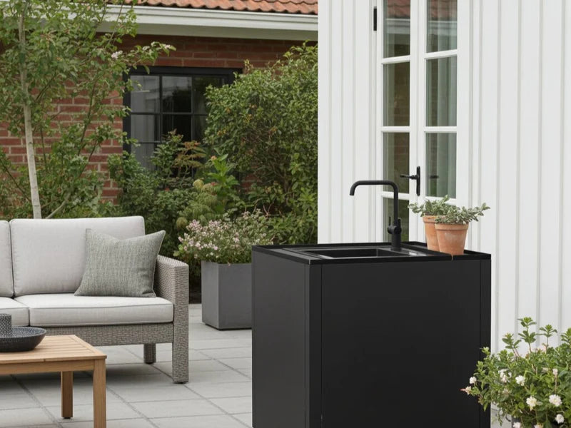 CUBY Spülstation aus schwarz lackiertem Stahl mit Armatur
