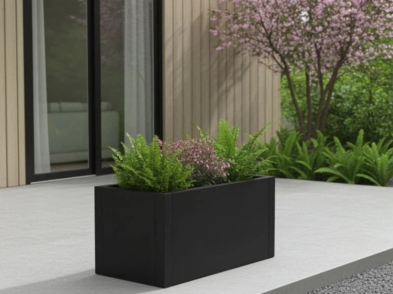 pflanzkasten-schwarzstahl-farne-blumen