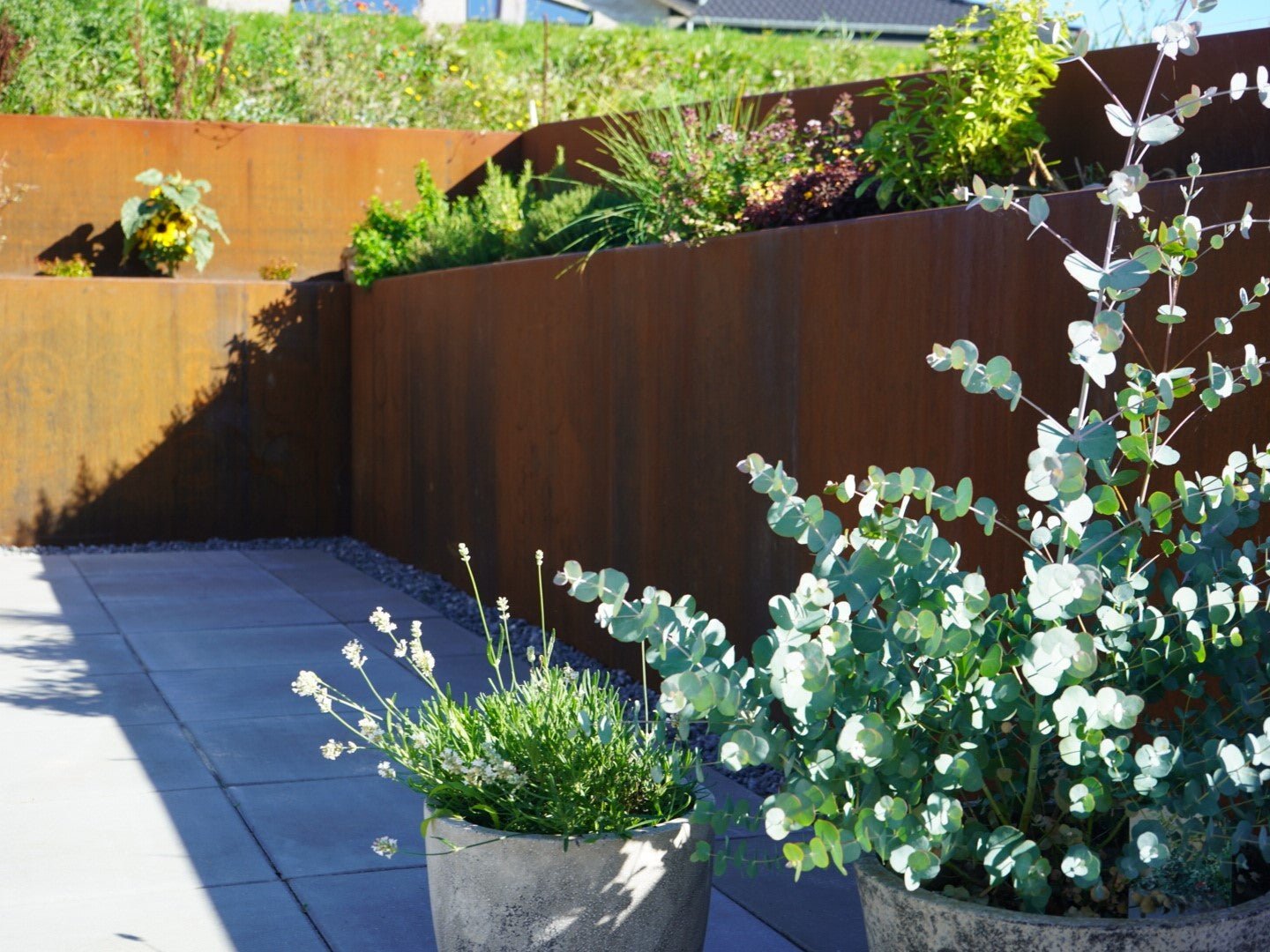 Retaining walls in various heights and lengths