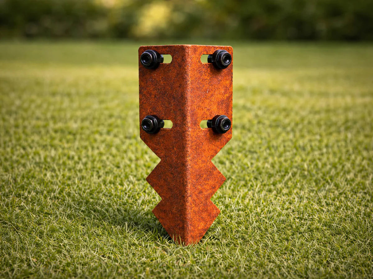 45 Grad Verbinder aus Cortenstahl zur Montage von Beetkante und Rasenkante