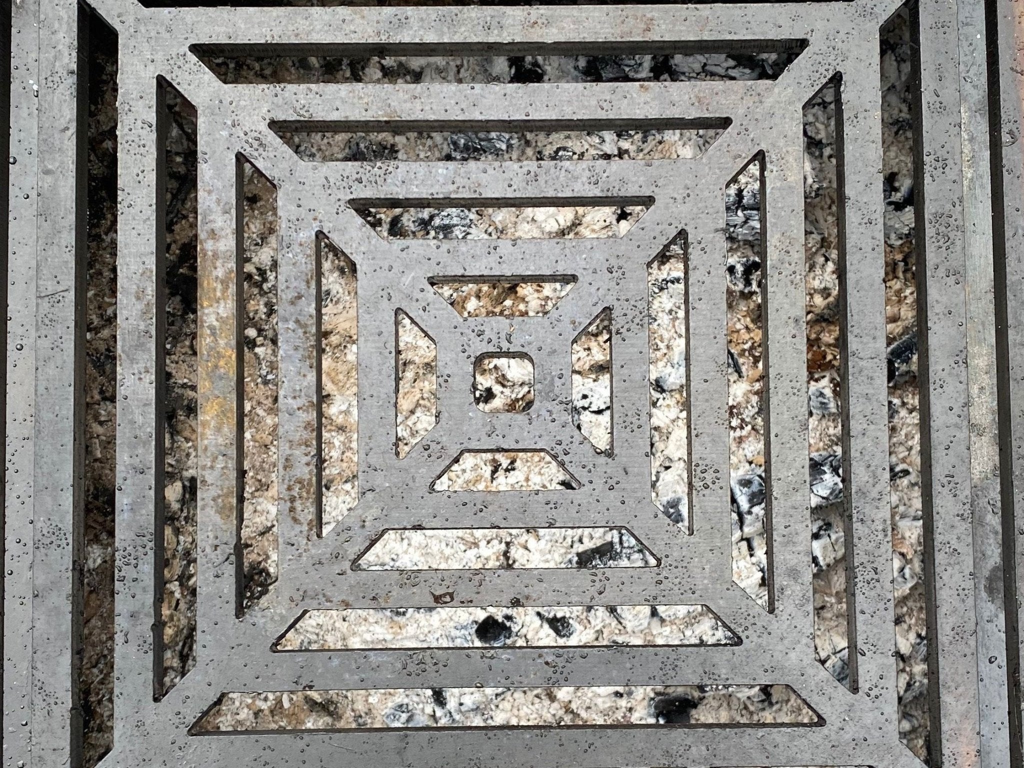 Grillplade og rist til CUBY bålgrill 80 x 80 cm.