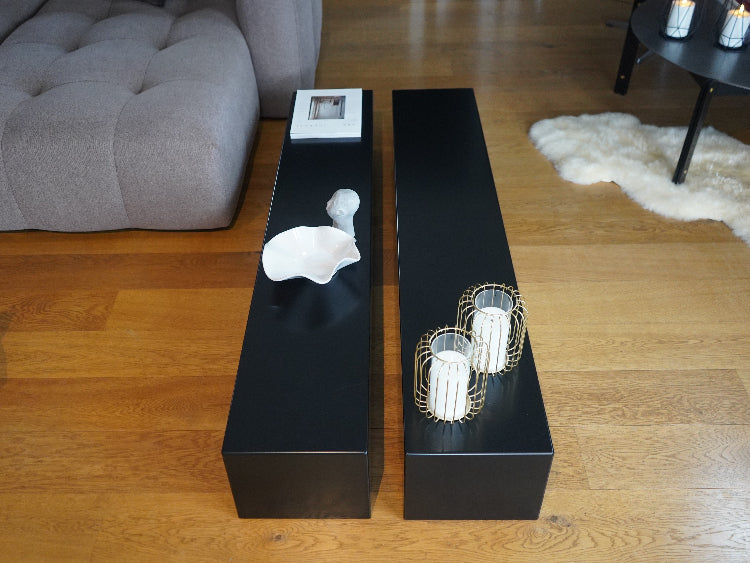 Plinth-sort-stue