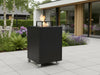 CUBY Feuergrill aus schwarzem Stahl auf moderner Terrasse im nordischen Garten