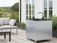 CUBY Outdoorküche mit Spüle aus verzinktem Stahl auf Terrasse bei modernem Haus