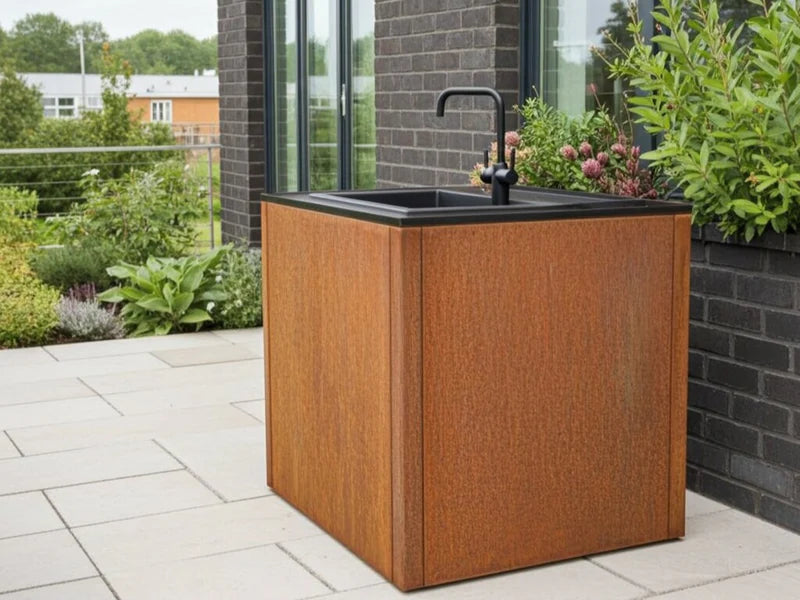 CUBY Spülmodul aus Cortenstahl mit schwarzem Waschbecken