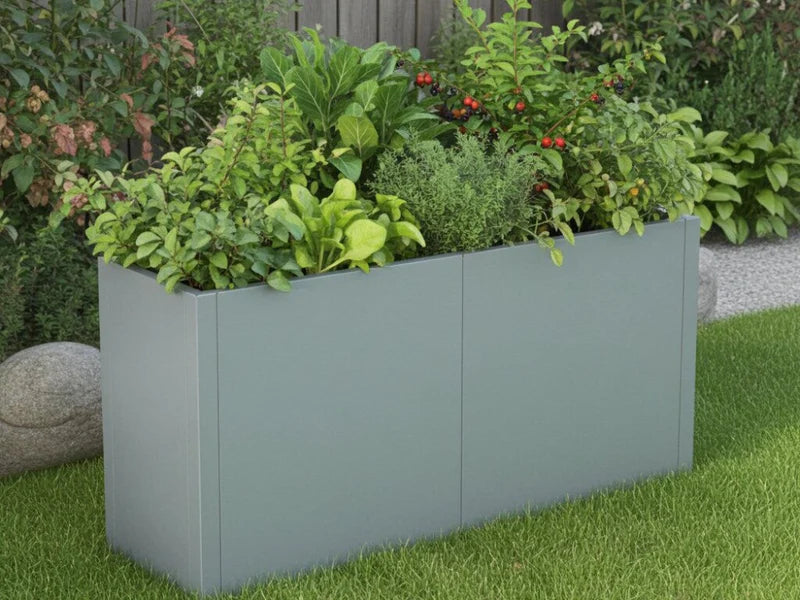 CUBY rechteckiger Pflanzkübel aus verzinktem Stahl als Küchengarten mit Gemüse und Beeren