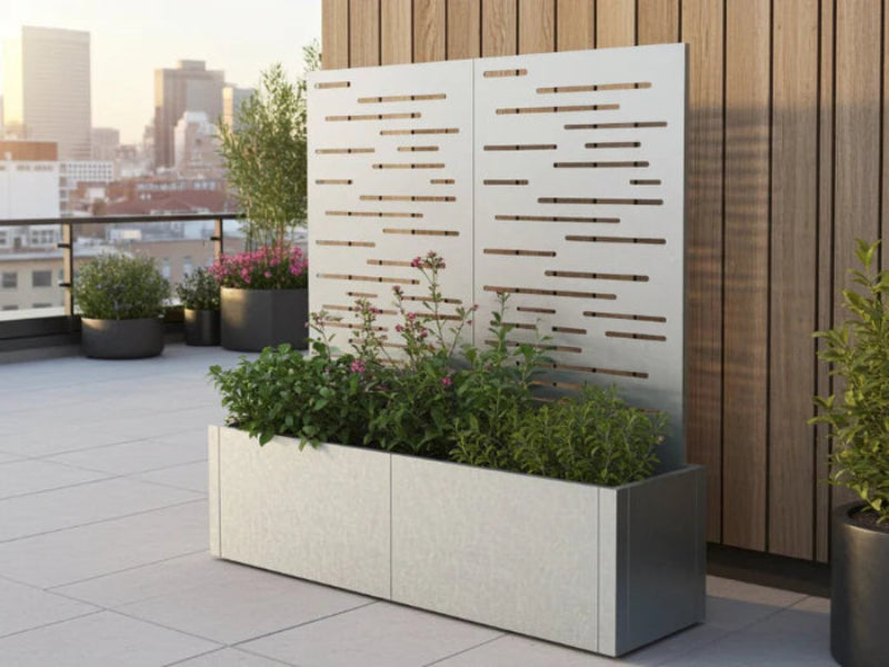 Langer Pflanzkasten aus verzinktem Stahl von CUBY mit doppeltem Rankgitter