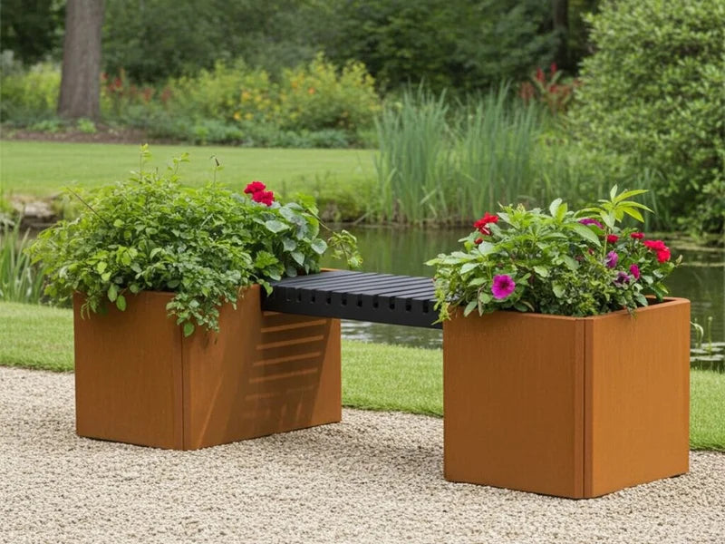 EDGY Bankset aus Cortenstahl mit integrierten Pflanzkästen