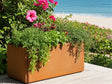 EDGY Pflanzkübel aus Cortenstahl auf Terrasse mit Meerblick