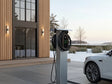 Verzinkte Ladesäule für Elektroauto mit Ladekabel