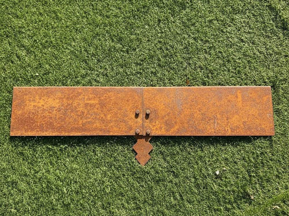Rasenkante aus Cortenstahl montiert mit Verbindungsanker und Umbiegung